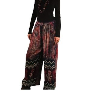 NWT.  S/M.   Sacred Threads onesize Pants.  219752.  CL/GR07